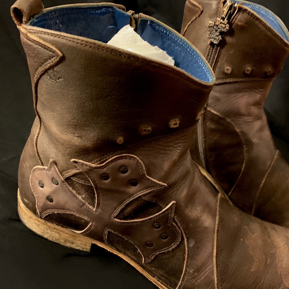 Mark Nason Large Cross Rock - Size 11 Distressed